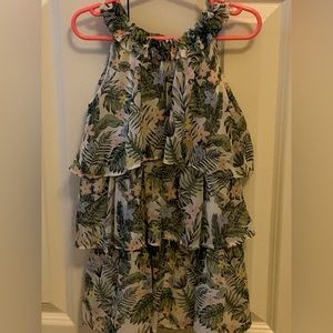 Great vacation dress! Excellent condition.